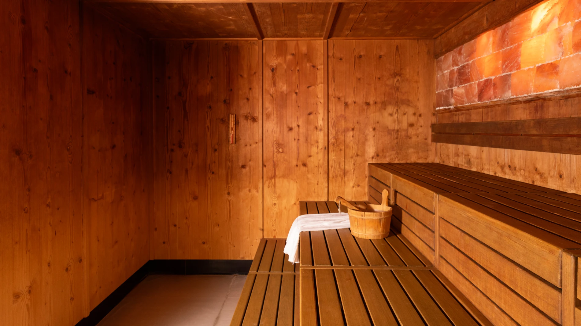 Sauna finlandese in legno naturale per momenti di relax e benessere in spa a Sarzana, Liguria - Sarzana Park Hotel, BZAR hotels in Liguria
