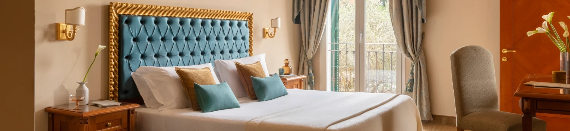 Camera Superior elegante con letto matrimoniale, balcone e dettagli raffinati per vacanza in Liguria tra mare e borghi - Sarzana Park Hotel, BZAR hotels in Liguria